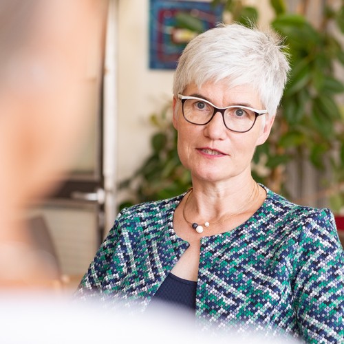 Frau Dr. Schelte im Patientengespräch.
